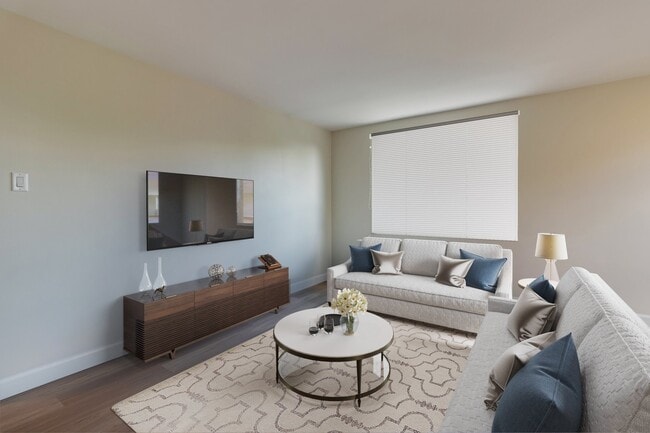 Building Photo - 153 Ranleigh Avenue