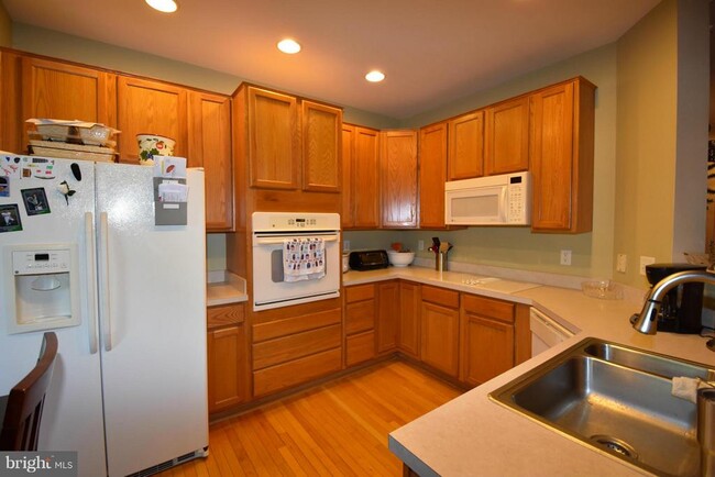 Building Photo - 805 Thicket Ct
