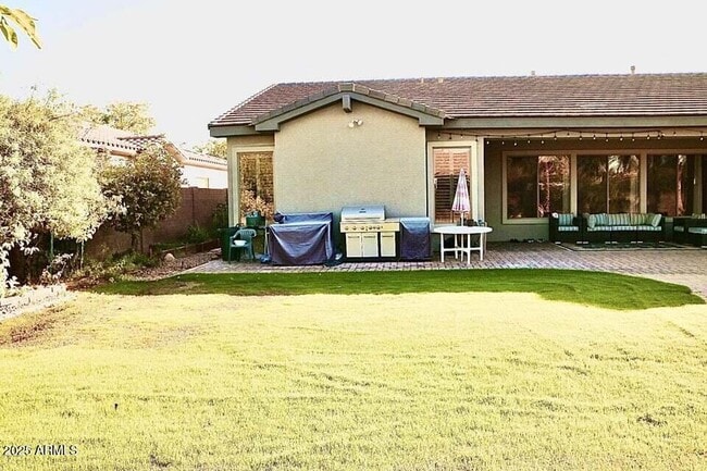 Building Photo - 962 W Bluebird Dr
