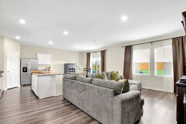 Building Photo - "Spacious 4-Bedroom Retreat with Granite Elegance in San Antonio!"