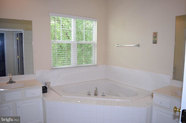 Building Photo - 10060 Orland Stone Dr
