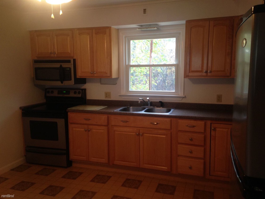 Primary Photo - 121 Varney St