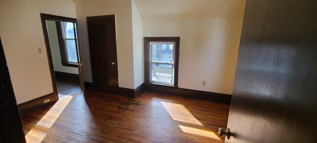 Building Photo - 816 Elmira St