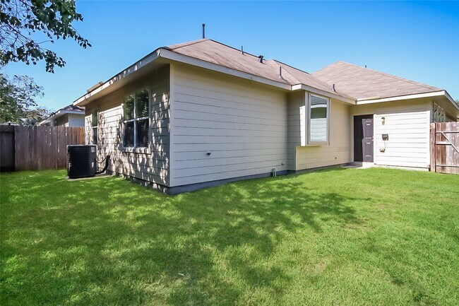 Building Photo - 705 Fallow Ln