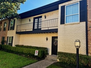 Building Photo - 2323 Augusta Dr