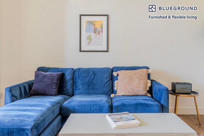 Foto del edificio - 1265 Lakeside Dr