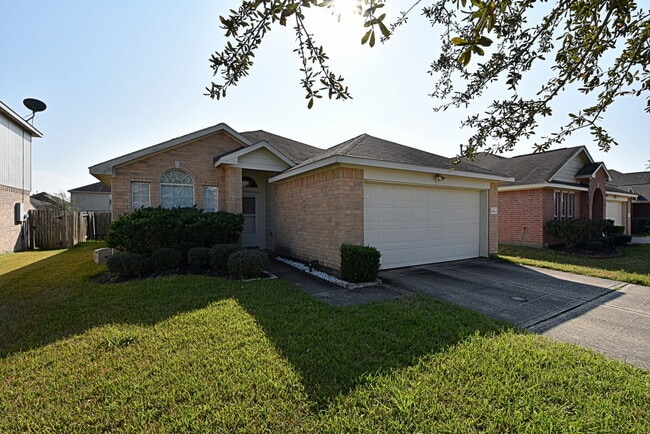 Foto del edificio - BEAUTIFUL 3 BEDROOM 2 BATH WITH WOOD TILE ...