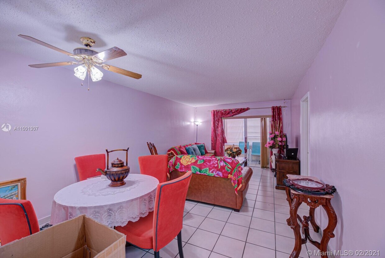 Primary Photo - 140 Royal Palm Rd
