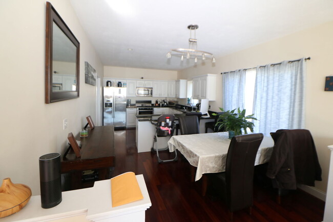 Foto del edificio - 143 Grovers Ave