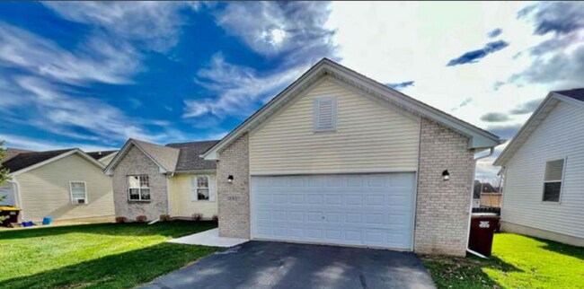 Building Photo - 3063 Bauer Dr