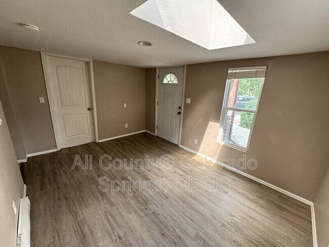 Foto del edificio - 822 S Logan Ave