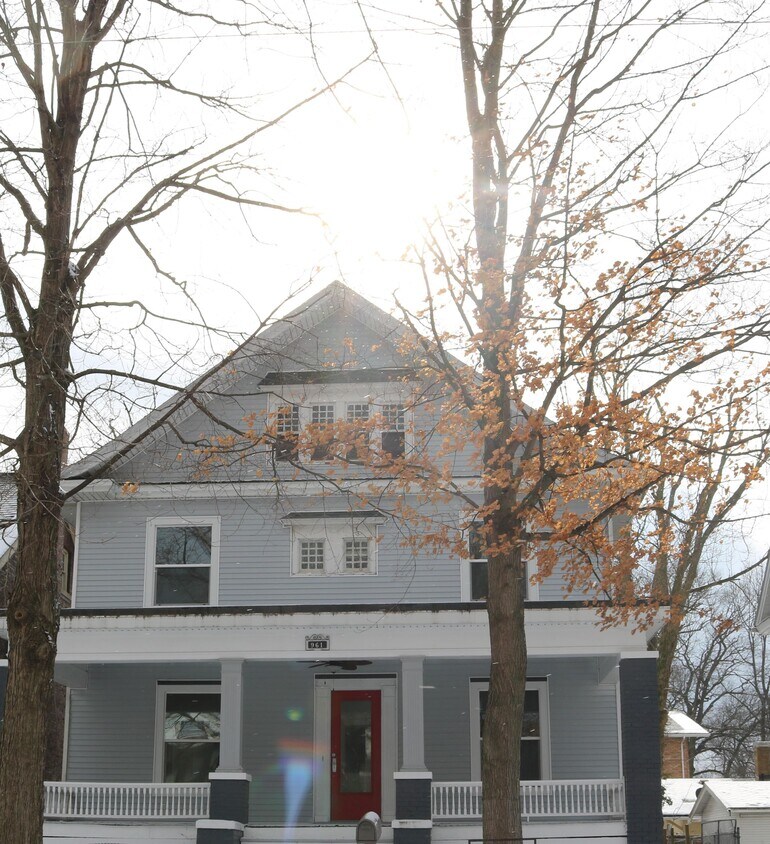 Primary Photo - 961 W William St