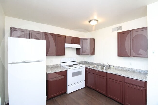 Building Photo - 729 E Hazel Dr