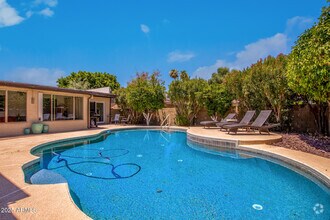 Building Photo - 2118 E Pebble Beach Dr