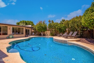 Building Photo - 2118 E Pebble Beach Dr