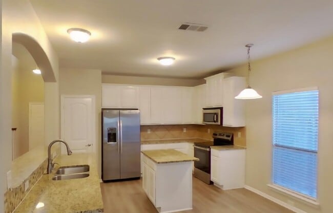 Building Photo - Comfortable 4-Bedroom Property Ready to Move In