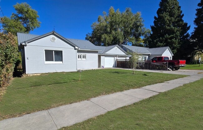 Building Photo - Newly Renovated, Clean & Bright 2 Bedroom,...