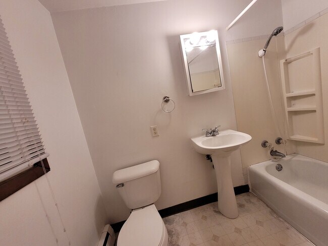 Foto del edificio - 829 Voelker St