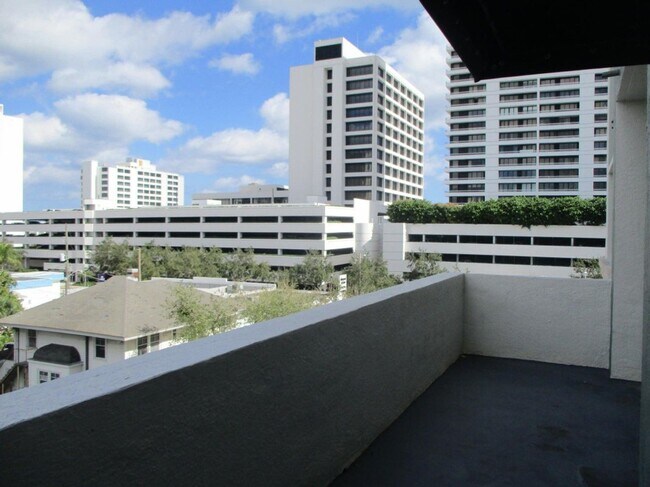 Foto del edificio - 600 S Dixie Hwy