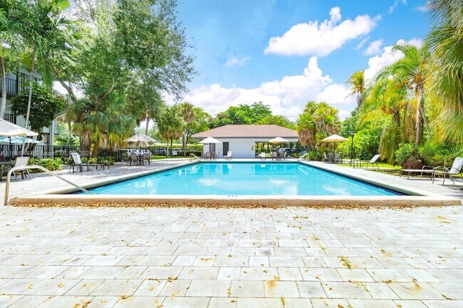 Building Photo - 2930 Forest Hills Boulevard Unit B3H