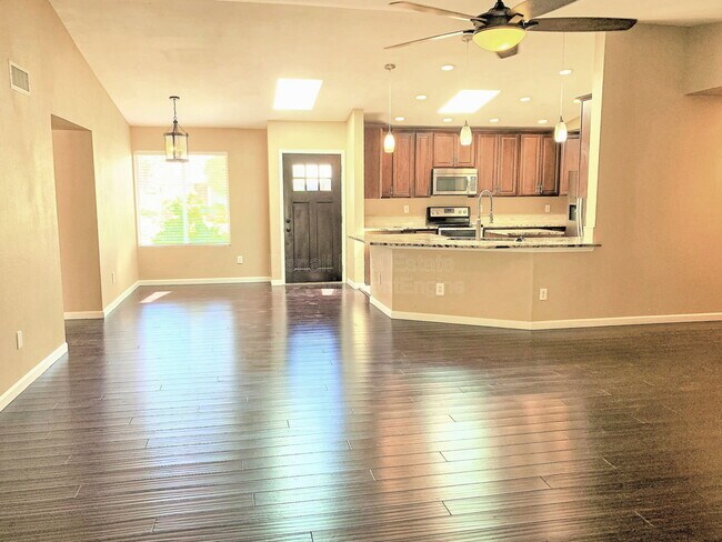 Foto del edificio - 5916 E Spring Rd