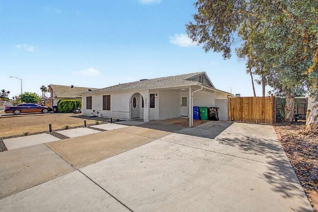 Building Photo - 2303 E Inverness Ave