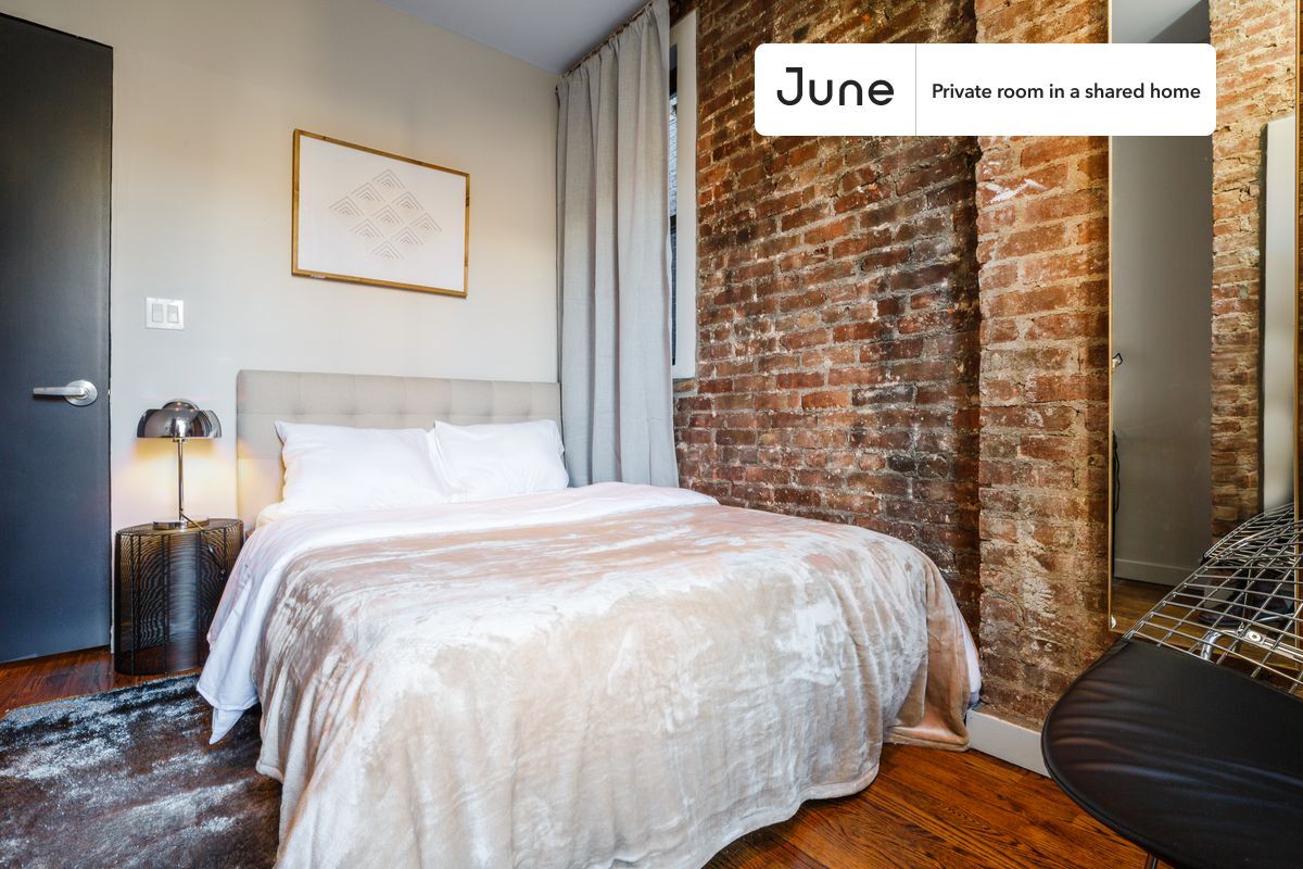 Primary Photo - Private bedroom in 4 bed/2 bath Home