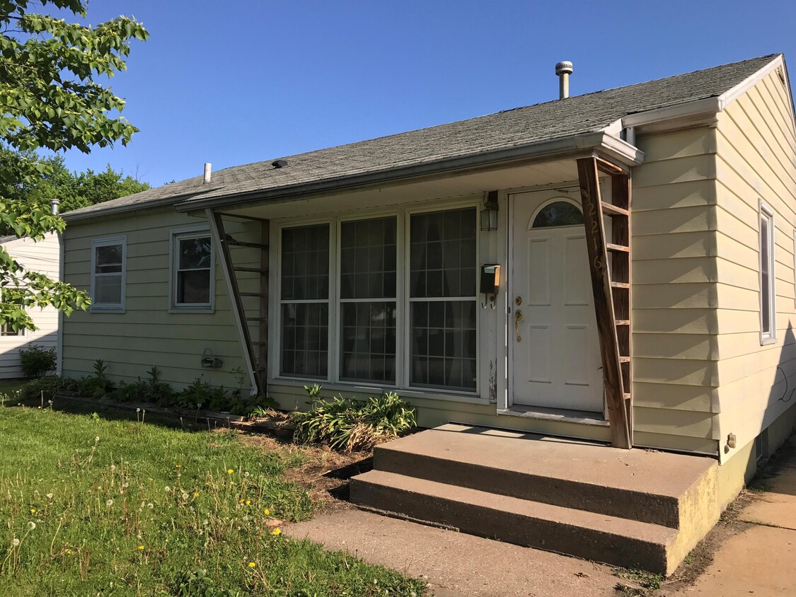 2216 Reynolds Ave SW, Cedar Rapids, IA 52404 - House Rental in Cedar ...