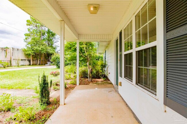 Building Photo - 2600 Pandora Pl