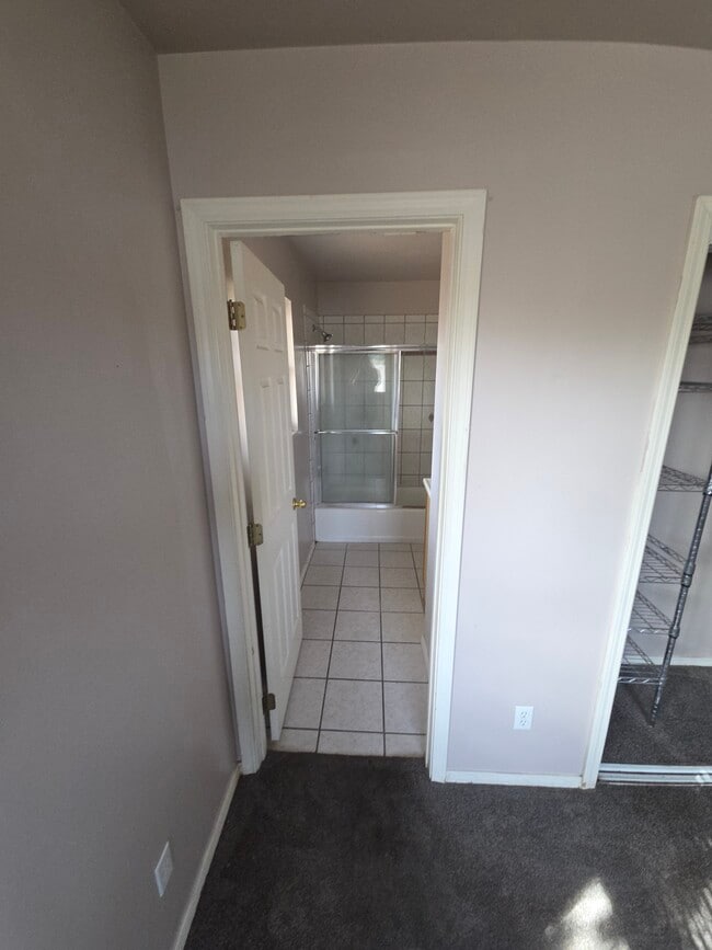 Building Photo - 10228 Belnap Pl