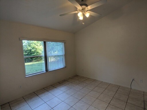 Foto del edificio - LEASE TERMS NEGOTIABLE  Walk To Santa Fe C...