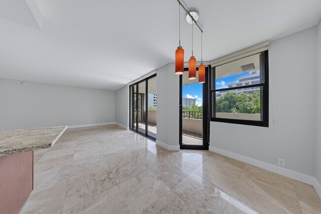 Building Photo - 161 Crandon Blvd