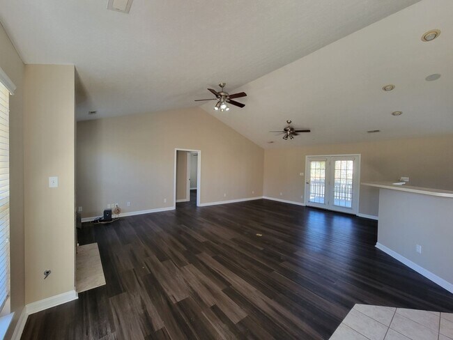 Building Photo - Knoxville 37922 - 3 bedroom, 2 bath home -...