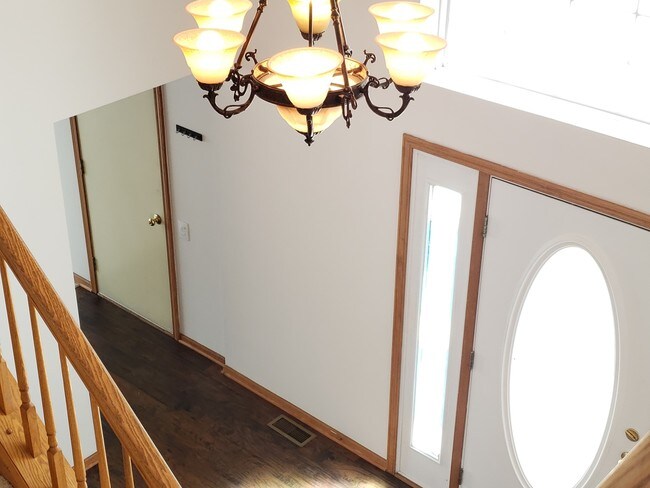 Building Photo - 1401 Braymore Cir E
