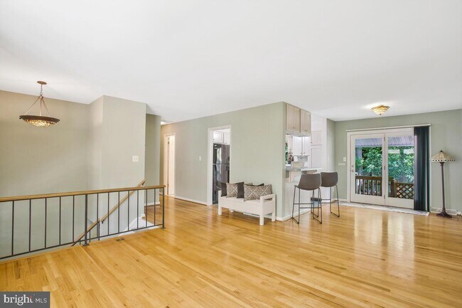 Building Photo - 46686 Thomas Dr