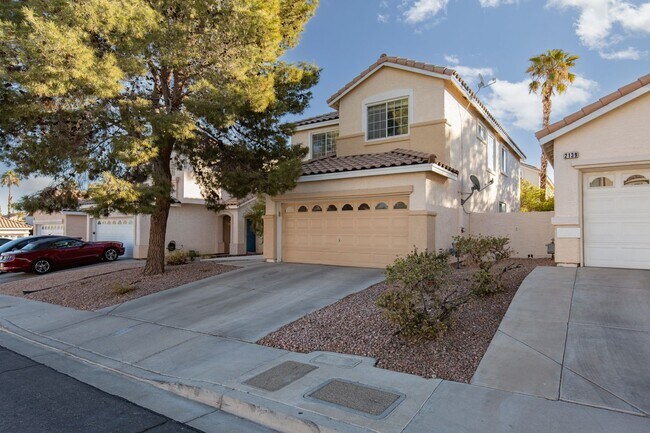 Foto del edificio - GREEN VALLEY - LARGE 4 BEDROOM, 2.5 BATH IN GATED PACIFIC GREENS COMMUNITY