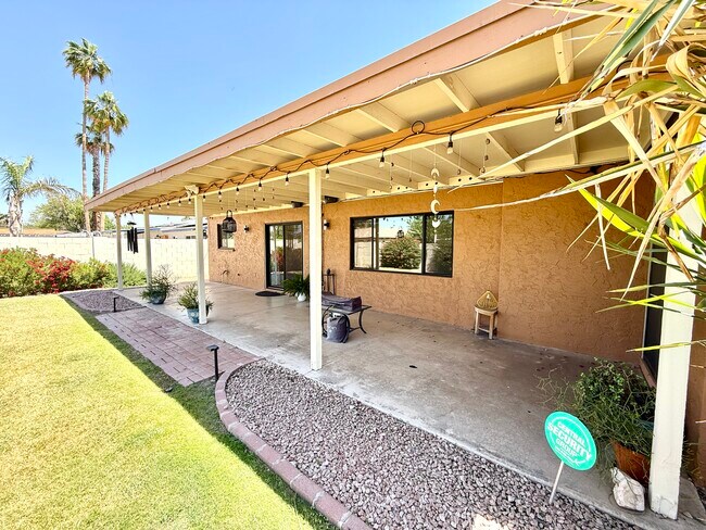Patio trasero cubierto - 2816 E Laurel Ln