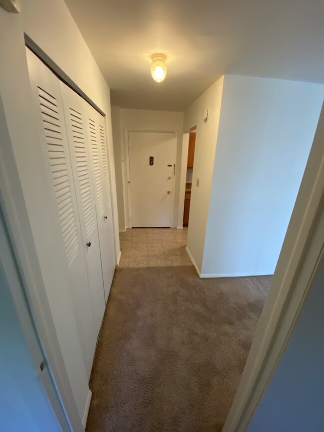 Building Photo - 890 Trace Dr