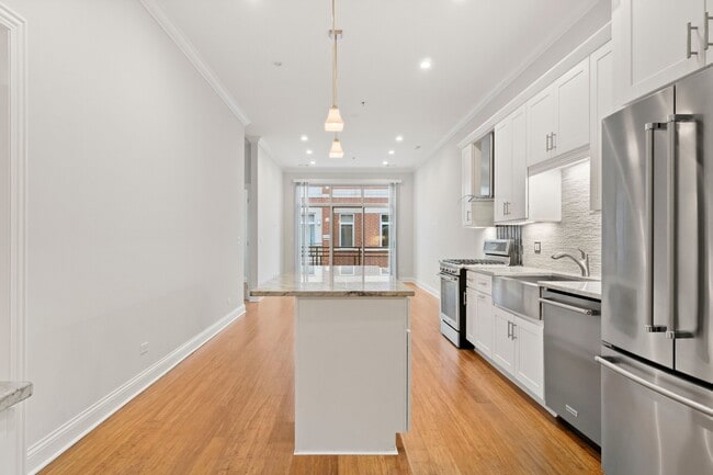 Foto del edificio - 1054 W Monroe St