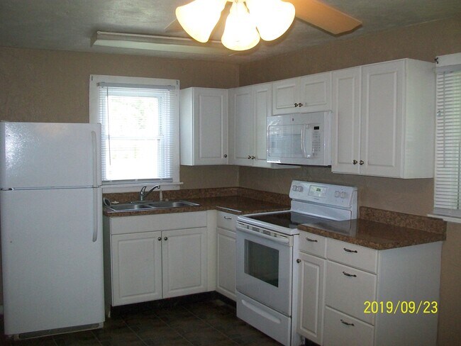 Building Photo - 118 W Cross St