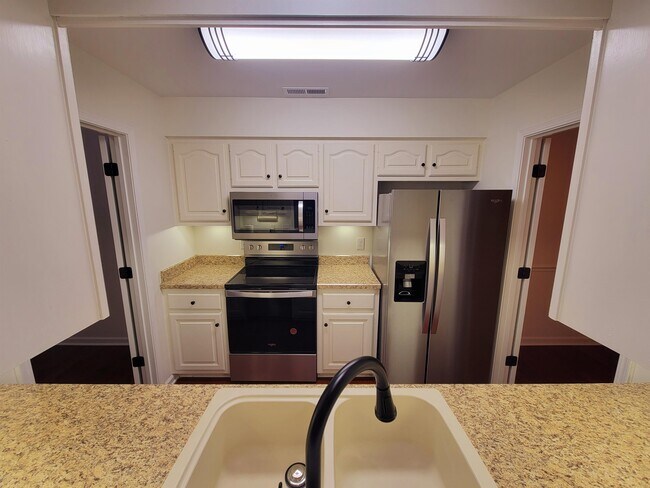 Foto del edificio - 406 Country Club Ln