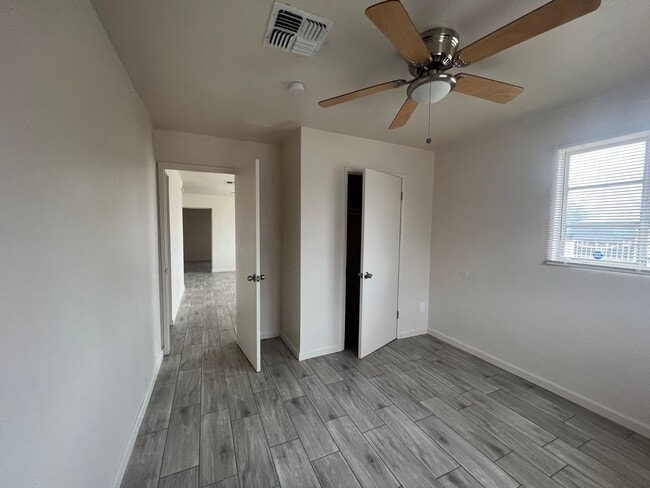 Foto del edificio - 2233 E Wood St