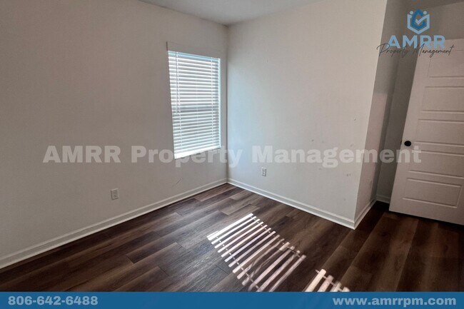 Building Photo - New 3 Bedroom Home Available Now!