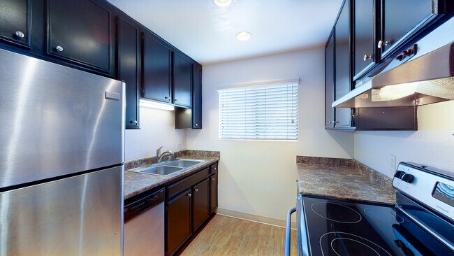 Building Photo - 475 S Meadowbrook Dr