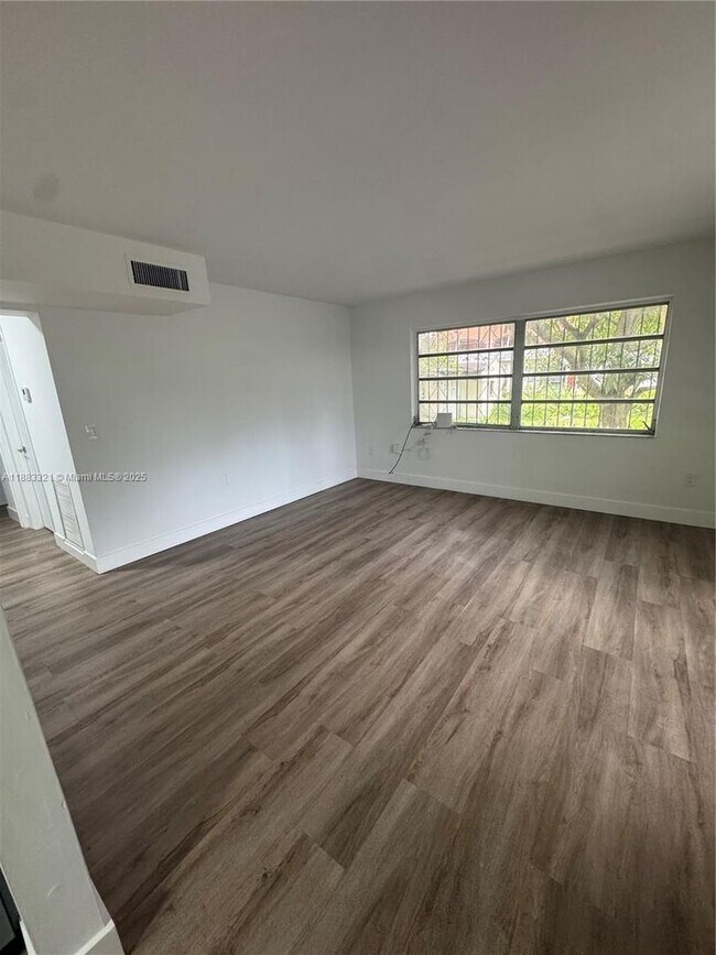 Foto del edificio - 3240 SW 22nd Terrace