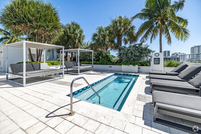 Piscina - Eve at the District