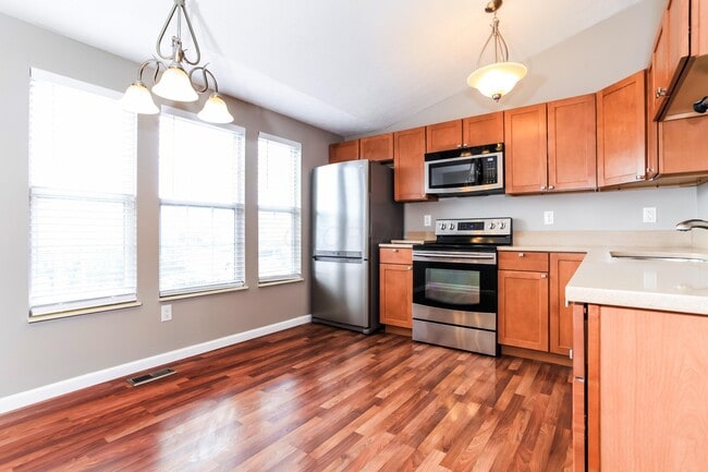 Building Photo - 4784 Orangeburg Dr