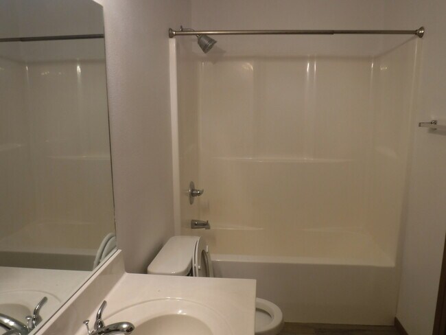 Building Photo - 5510 Valley View Dr