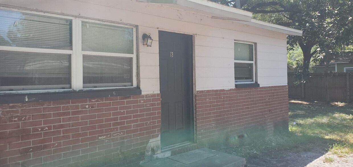 Foto principal - 1605 E Kirby St