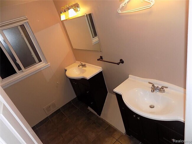 Foto del edificio - 1139 W Elmwood Ave